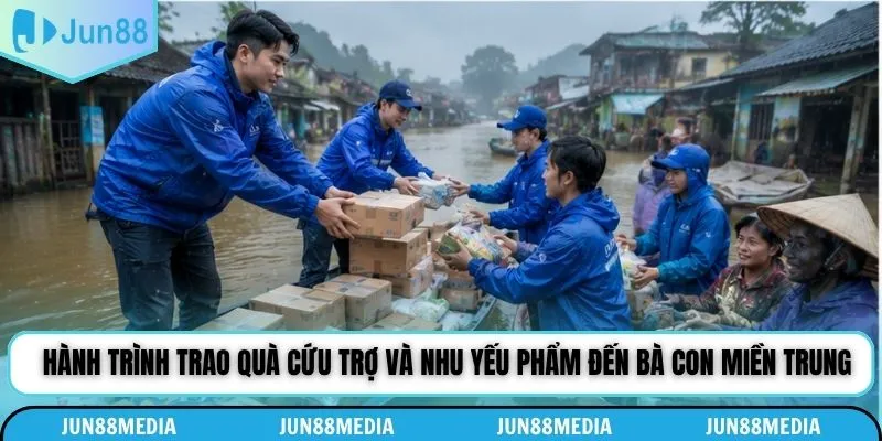 Hành trình trao quà cứu trợ và nhu yếu phẩm đến bà con miền Trung